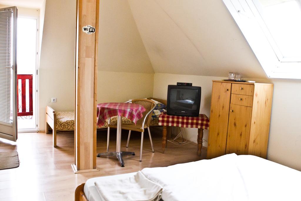 Szekely Fogado Bed and Breakfast Tunyogmatolcs Δωμάτιο φωτογραφία